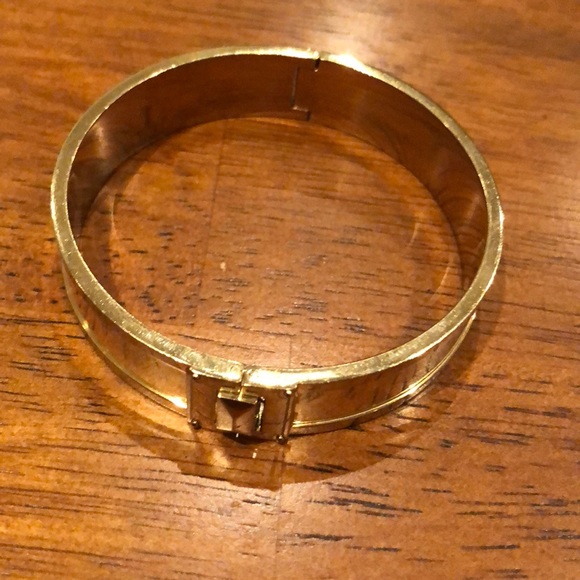 C. Wonder gold bangle ✨ - Picture 2 of 2